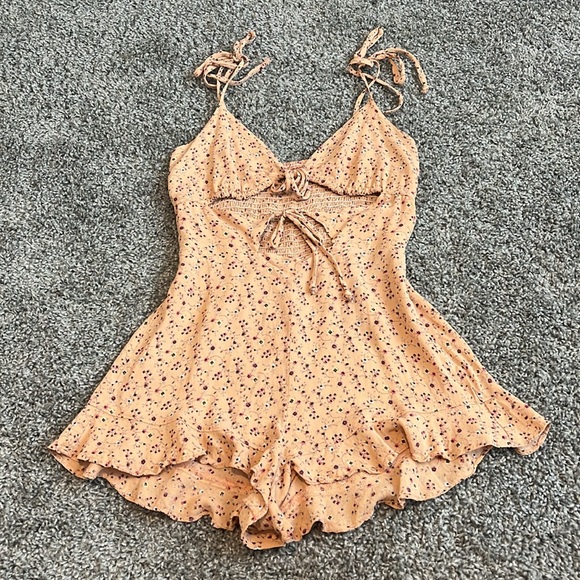 BLUE LIFE Retro Tie Front Floral Romper Petal 🌼 - Picture 9 of 12